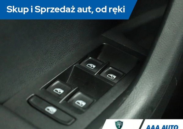 Skoda Octavia cena 28000 przebieg: 270718, rok produkcji 2015 z Pińczów małe 211